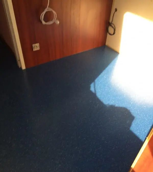 Troffelvloer met plint in Enkhuizen
